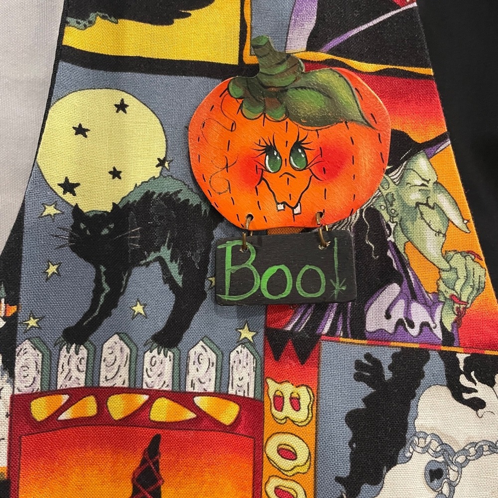 Sostanza Halloween Vest L/XL Witch Vampire Pumpkin Boo Wood Pin‎ UNISEX